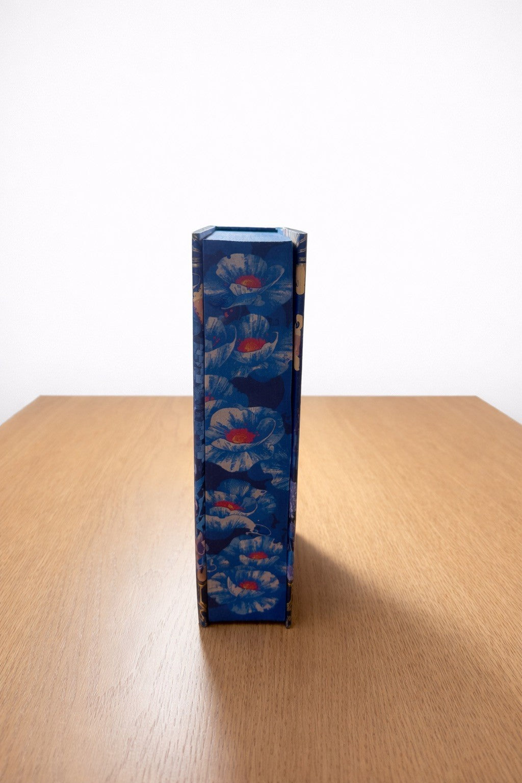 The Dark Mirror - Samantha Shannon - UK 1st Edition, Signed (Forbbidden Planet)4