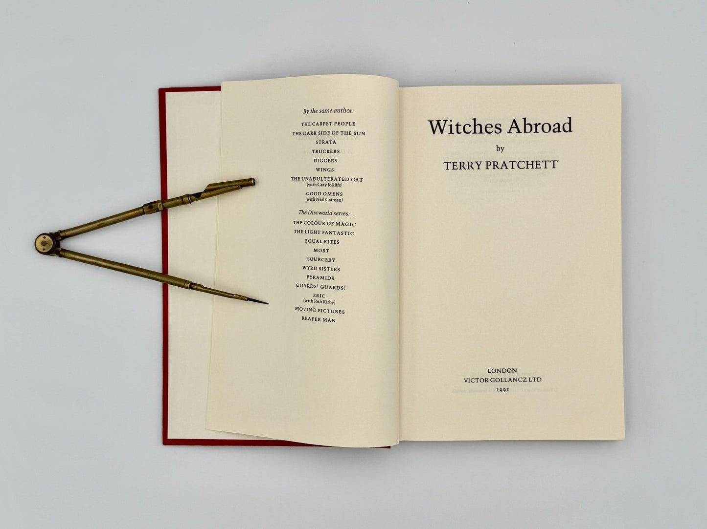Terry Pratchett - Witches Abroad - First UK Edition/First Print 1991 Discworld4